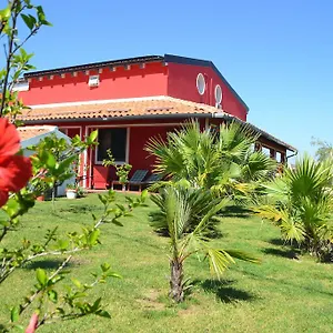 Floripa Surf House , Santa Maria Del Focallo Italië